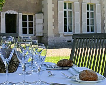Chateau du Breuil on the ExperiencePlus! Sightseer Bicycle tour in France